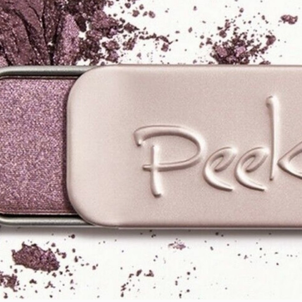 New PEEK BEAUTY Eye Will Stay - Naturally Long Wearing Eyeshadow in Wednesday